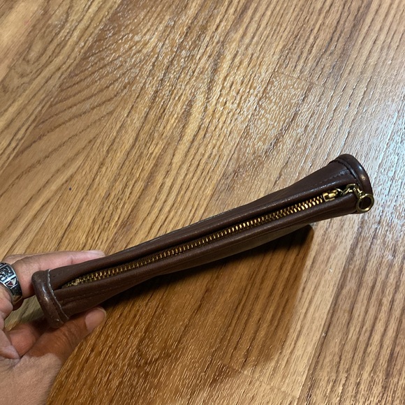 Coach pouch brown leather lined on the inside no serial number vintage scratches - Picture 8 of 10
